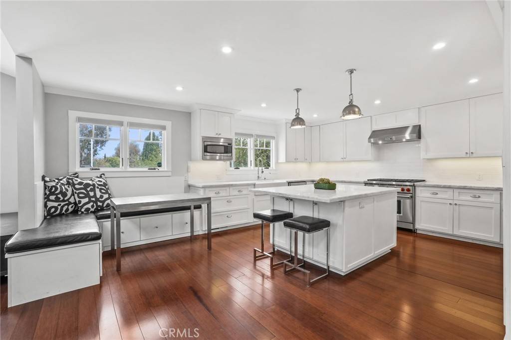 Newport Beach, CA 92663,2520 Cliff DR