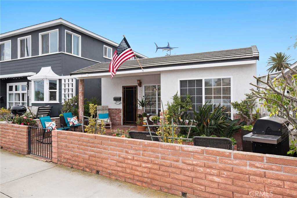 Newport Beach, CA 92661,809 W Balboa BLVD