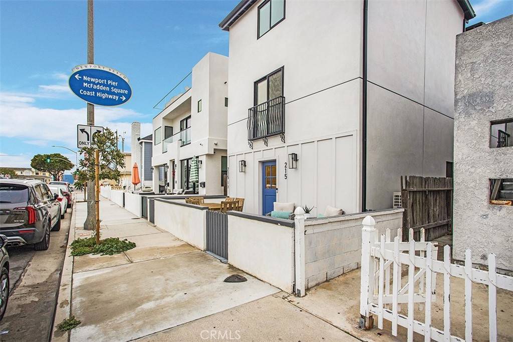 Newport Beach, CA 92663,215 32nd ST