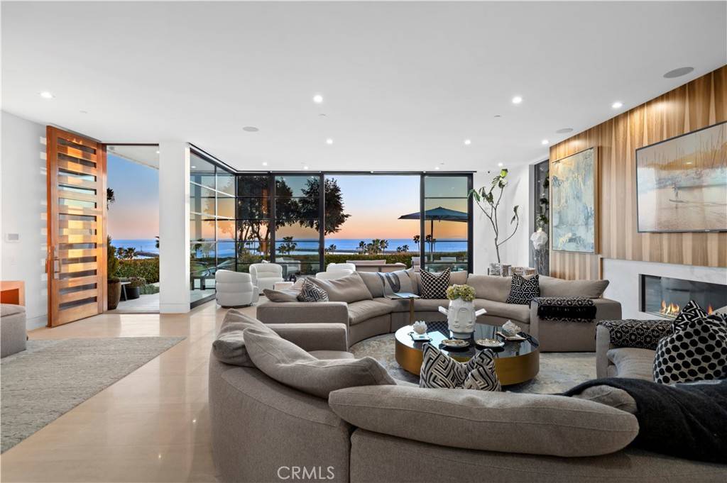 Corona Del Mar, CA 92625,2914 Ocean BLVD