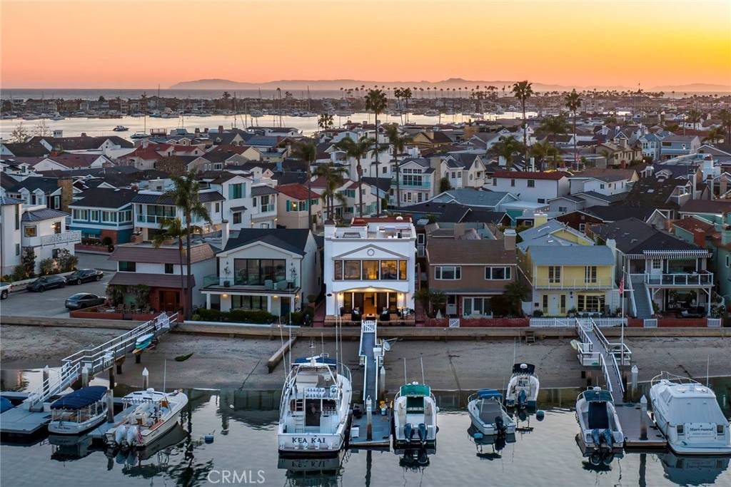 Newport Beach, CA 92662,209 E. Bayfront