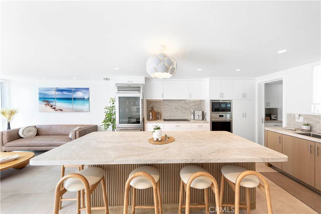 Corona Del Mar, CA 92625,725 Avocado AVE #115