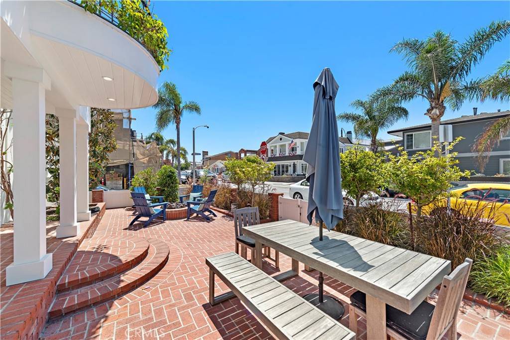 Newport Beach, CA 92661,124 E Bay AVE