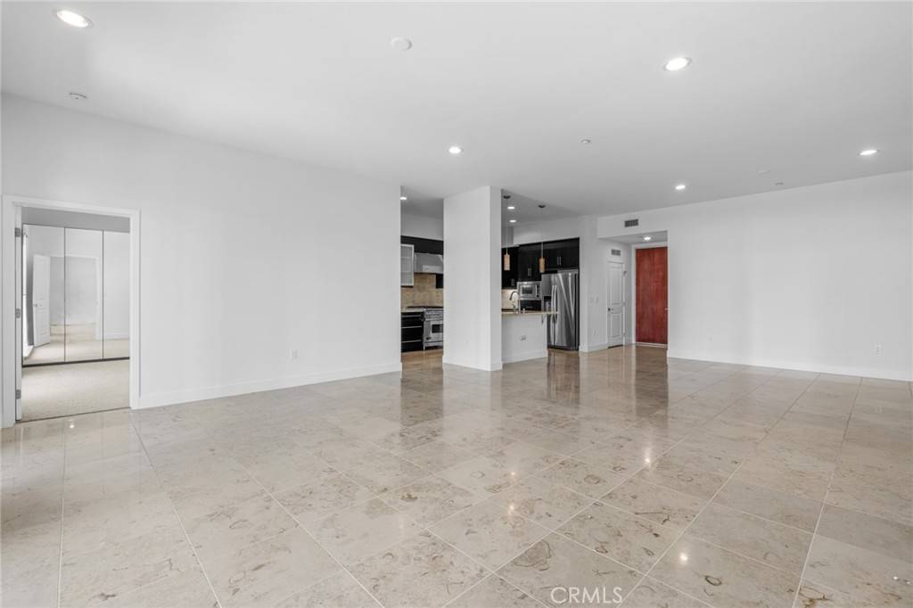 Irvine, CA 92612,402 Rockefeller #301