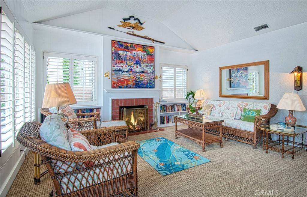 Newport Beach, CA 92662,209 Agate AVE