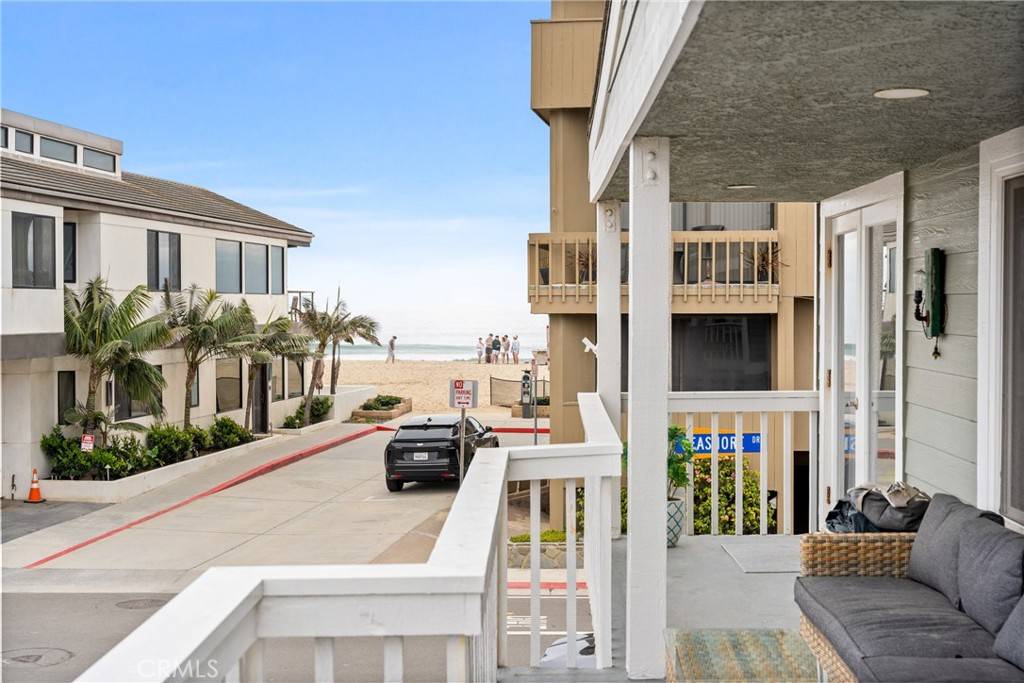 Newport Beach, CA 92663,4404 Seashore DR