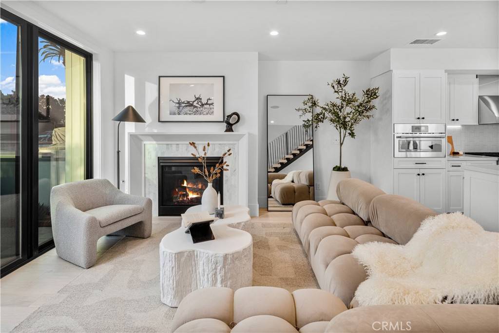 Corona Del Mar, CA 92625,512 Marguerite AVE