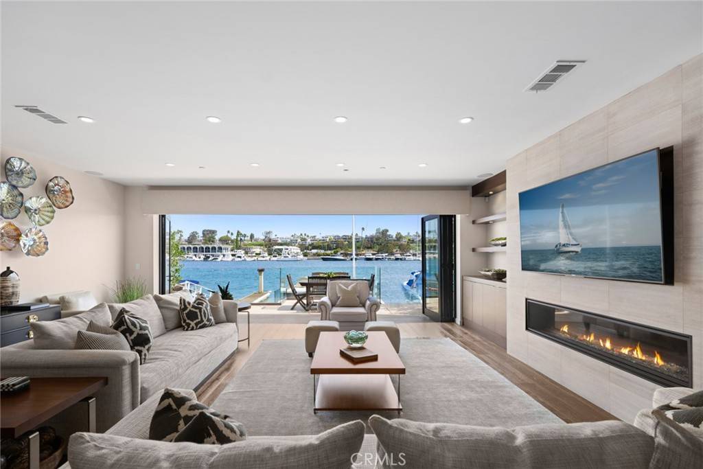 Newport Beach, CA 92663,218 Via Lido Nord