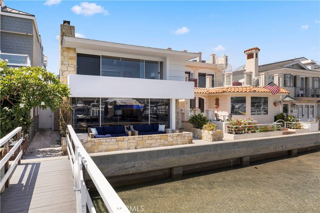 Newport Beach, CA 92662,121 E Bay Front