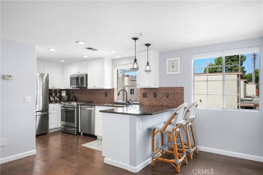 Huntington Beach, CA 92648,7659 Yorktown AVE