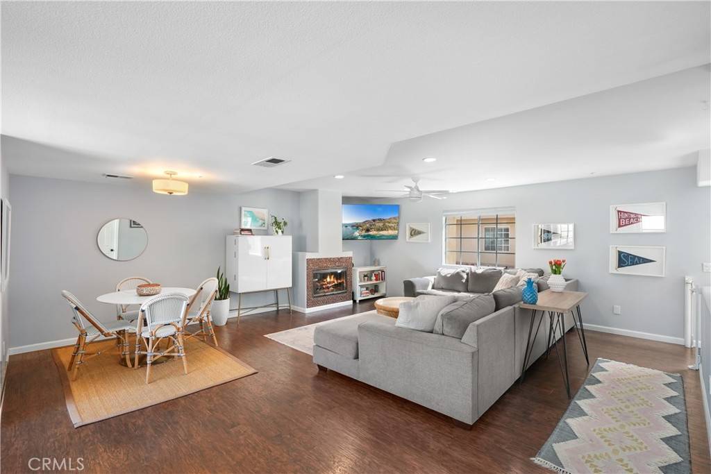 Huntington Beach, CA 92648,7659 Yorktown AVE