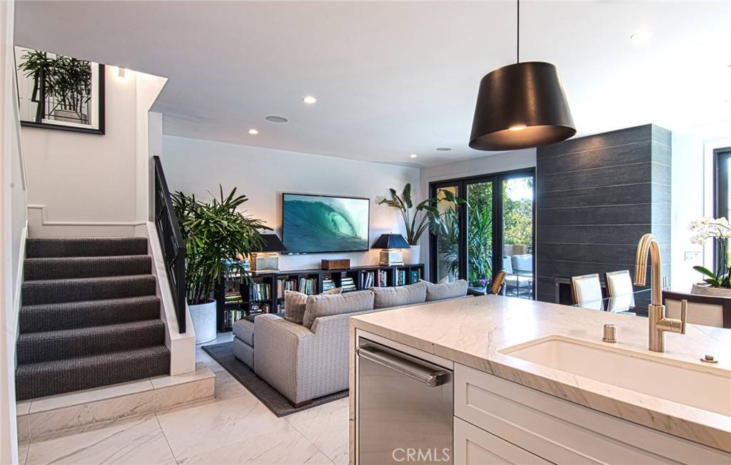 Newport Beach, CA 92660,1011 Muirfield DR