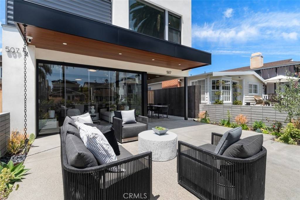 Corona Del Mar, CA 92625,507 Marguerite AVE