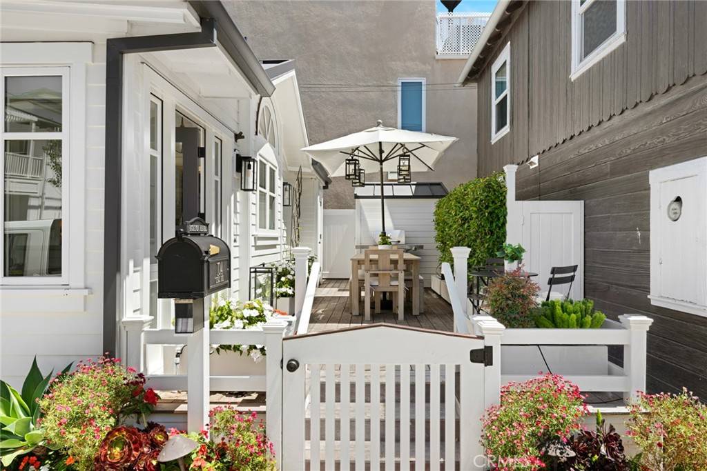 Newport Beach, CA 92662,104 Onyx AVE