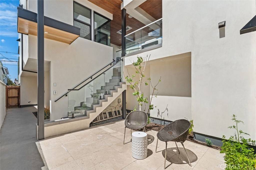 Corona Del Mar, CA 92625,507 .5 Marguerite AVE