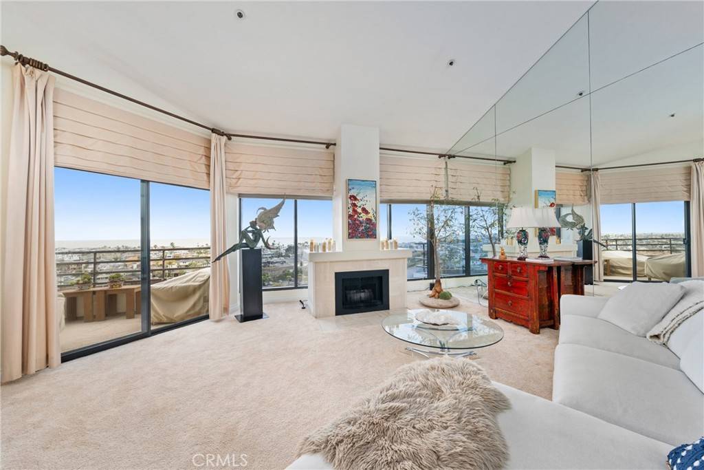 Newport Beach, CA 92663,210 Lille LN #313