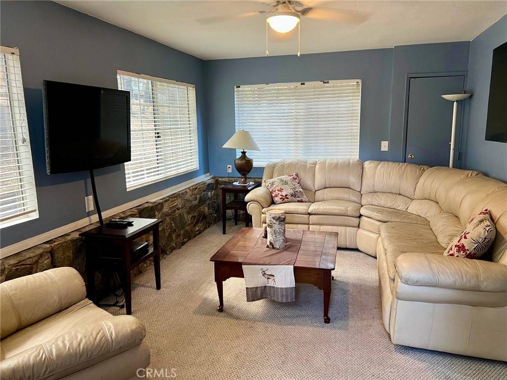 Wrightwood, CA 92397,876 Lark RD