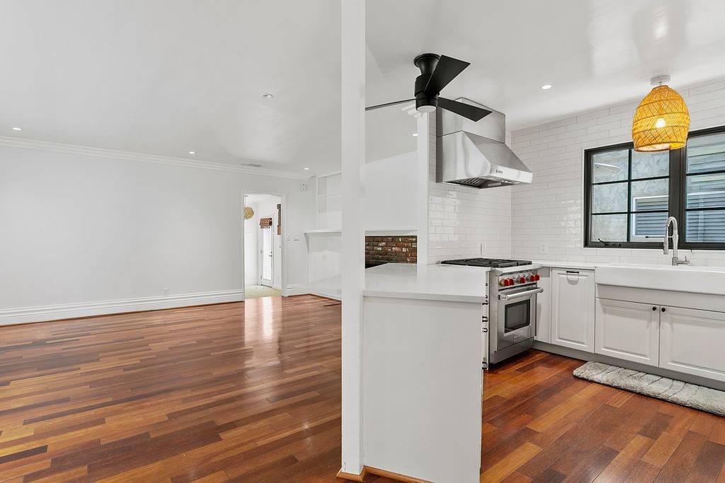 Newport Beach, CA 92663,311 33rd ST