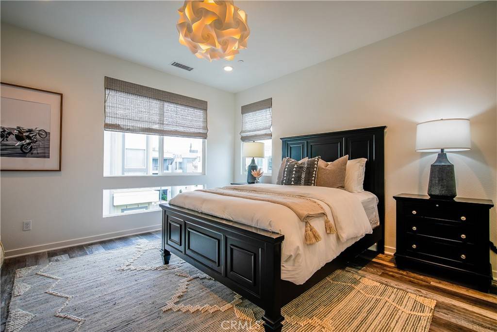 1022 Bridgewater WAY Costa Mesa, CA 92627
