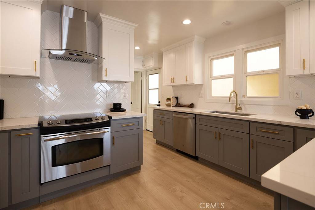 Newport Beach, CA 92661,1436 W Bay AVE
