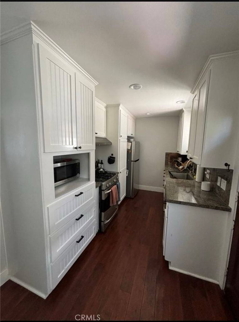 228 Del Mar AVE Costa Mesa, CA 92627