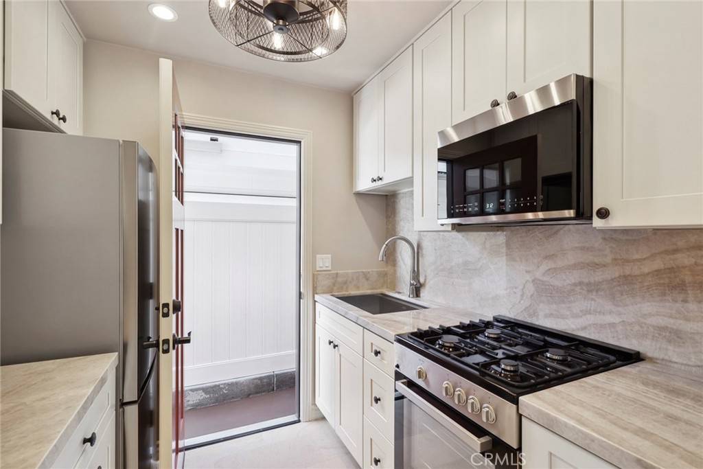 Corona Del Mar, CA 92625,410 Dahlia AVE #B