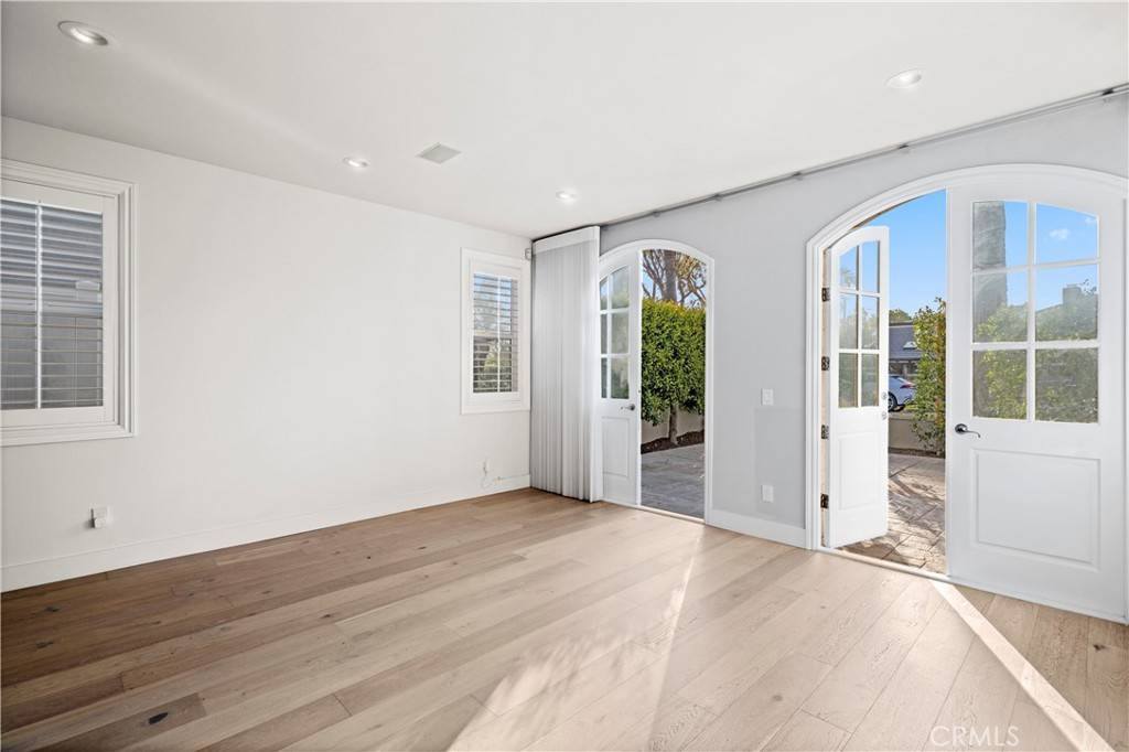 Corona Del Mar, CA 92625,504 Marguerite AVE