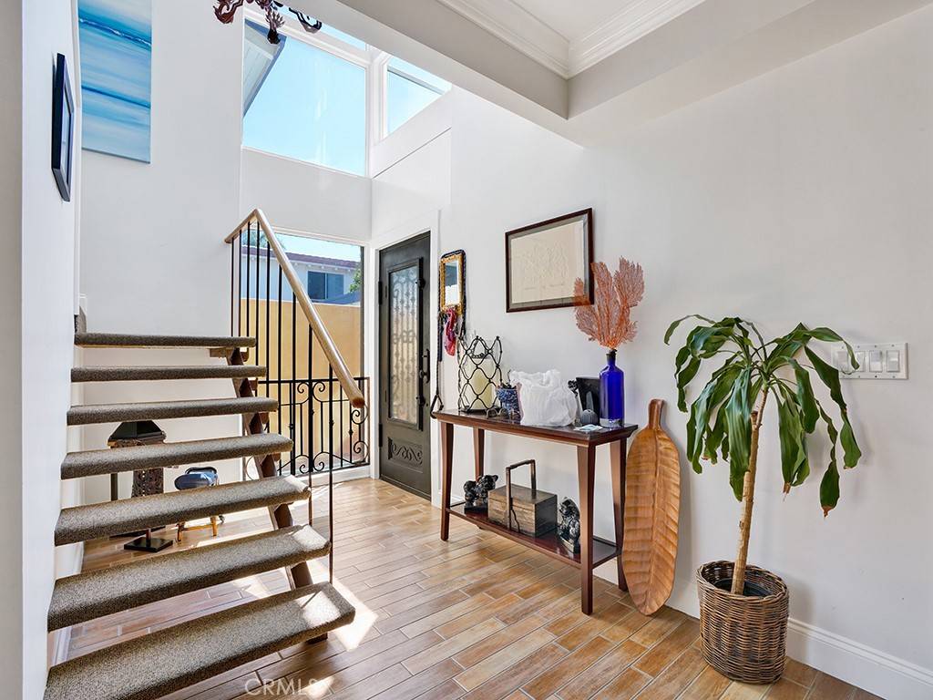 Newport Beach, CA 92663,107 Via Dijon