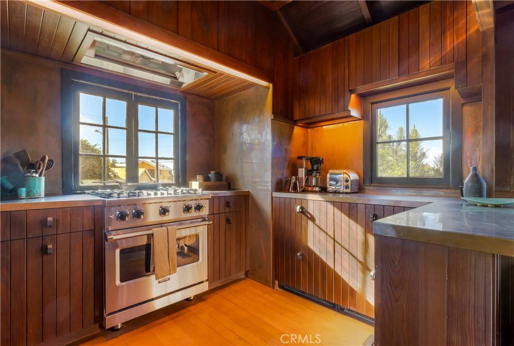 Laguna Beach, CA 92651,310 Hawthorne RD