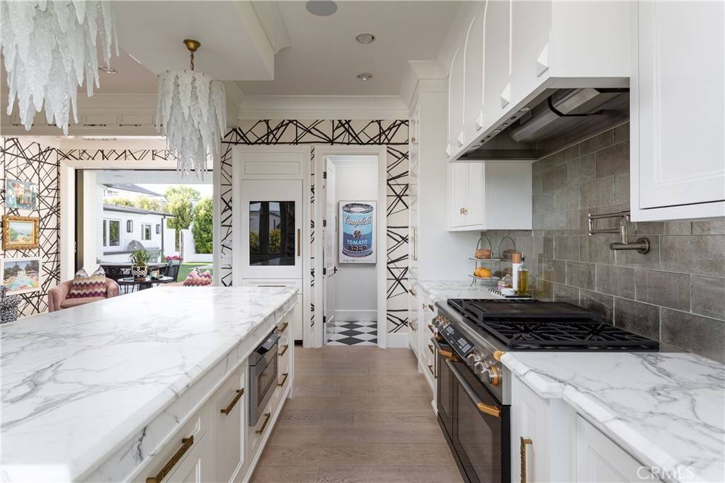 Newport Beach, CA 92663,1110 Kings RD