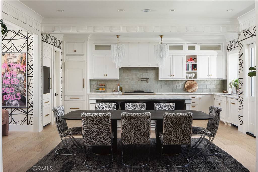 Newport Beach, CA 92663,1110 Kings RD