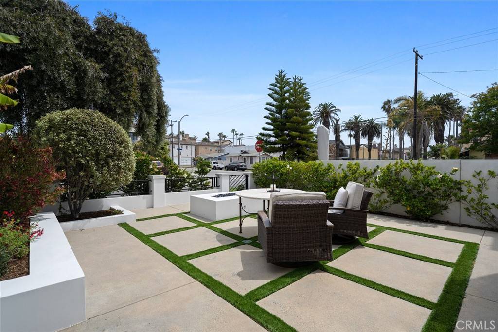 Huntington Beach, CA 92648,303 12th ST