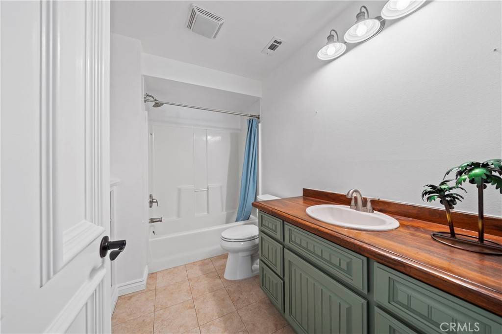 2214 Avalon ST Costa Mesa, CA 92627