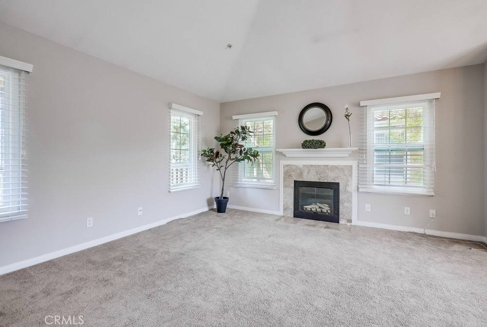 253 Gallery WAY Tustin, CA 92782