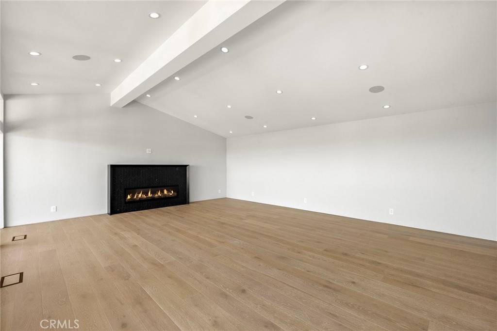 Beverly Hills, CA 90210,9336 Lloydcrest DR
