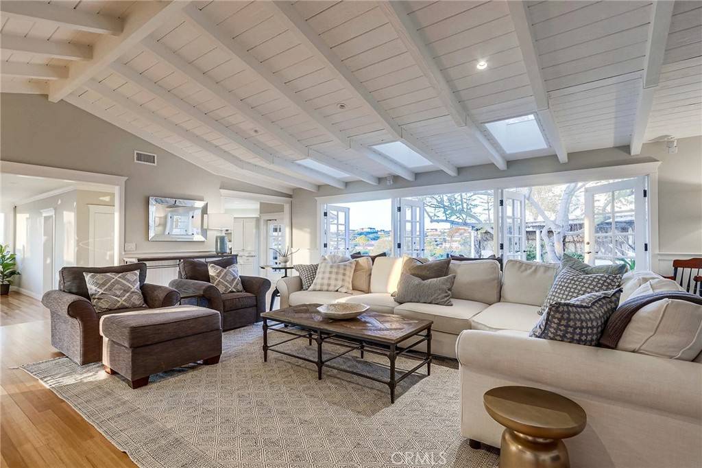 Corona Del Mar, CA 92625,407 Mendoza TER