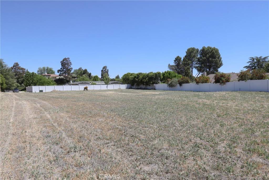 Paso Robles, CA 93446,745 Rolling Hills RD