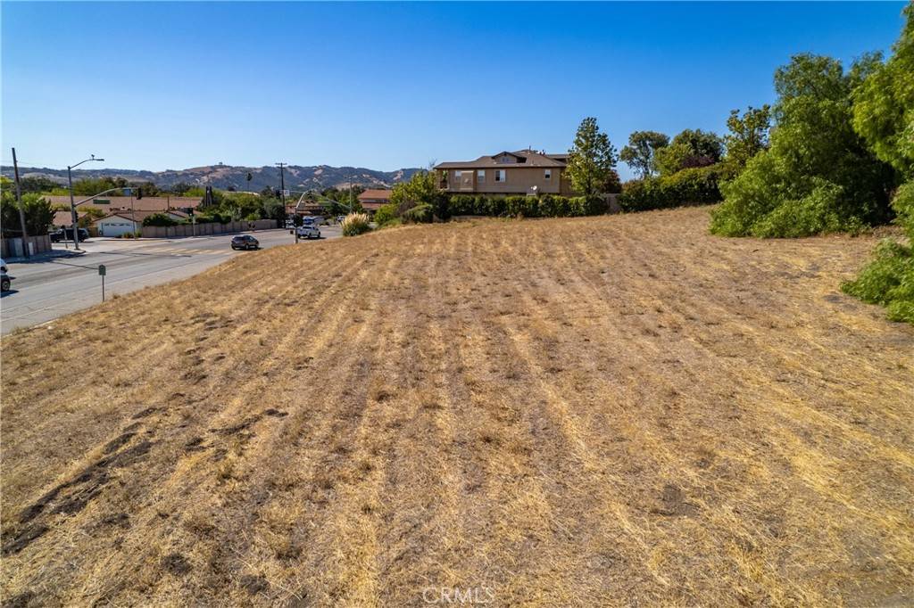 Paso Robles, CA 93446,845 Creston RD