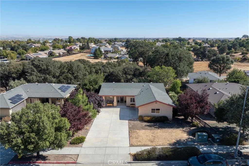 Paso Robles, CA 93446,425 Montebello Oaks Dr