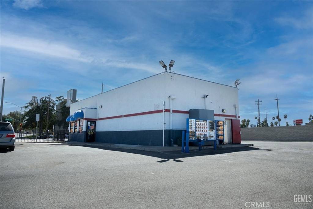 Bakersfield, CA 93305