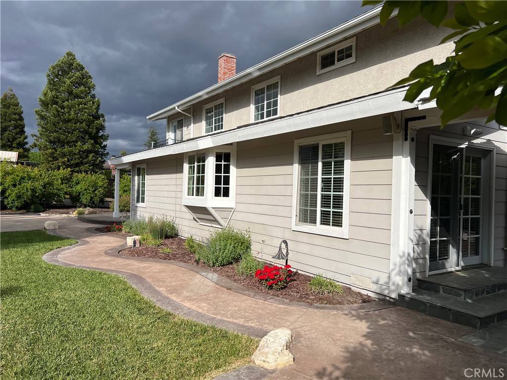 Paso Robles, CA 93446,833 Rolling Hills RD