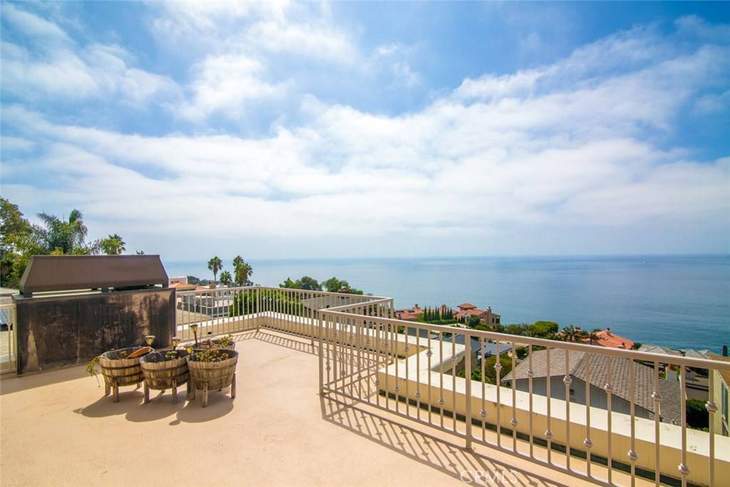 Laguna Beach, CA 92651,32112 Virginia WAY