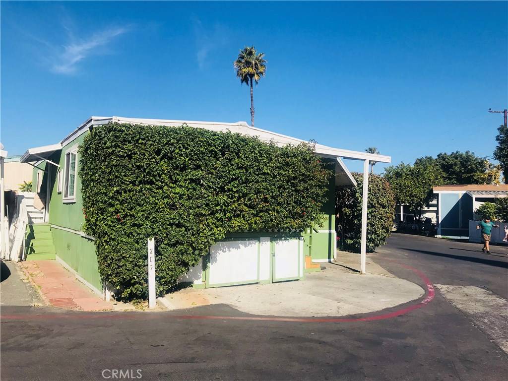 Santa Ana, CA 92703,207 Dresden AVE #210