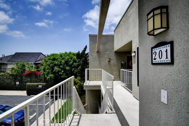 Huntington Beach, CA 92647,17661 Sergio CIR #201