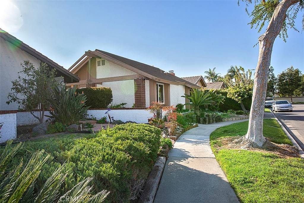 Tustin, CA 92780,2182 Sweetbriar RD