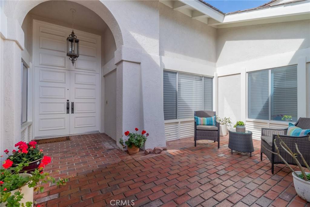 Irvine, CA 92603,5612 Oakley