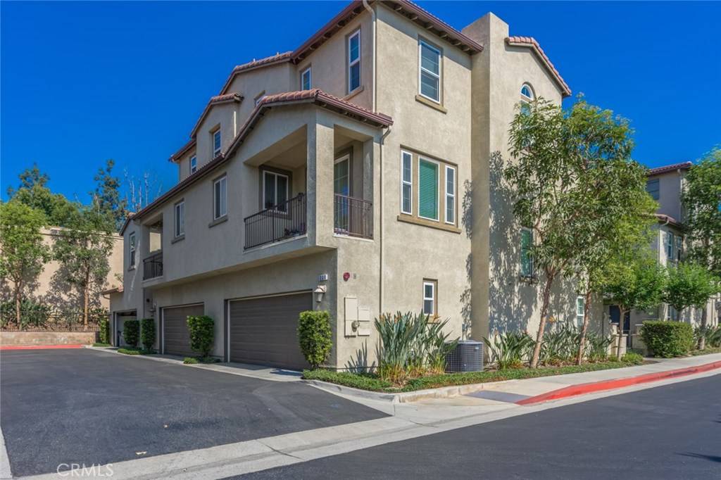 Placentia, CA 92870,233 E Santa Fe CT #5