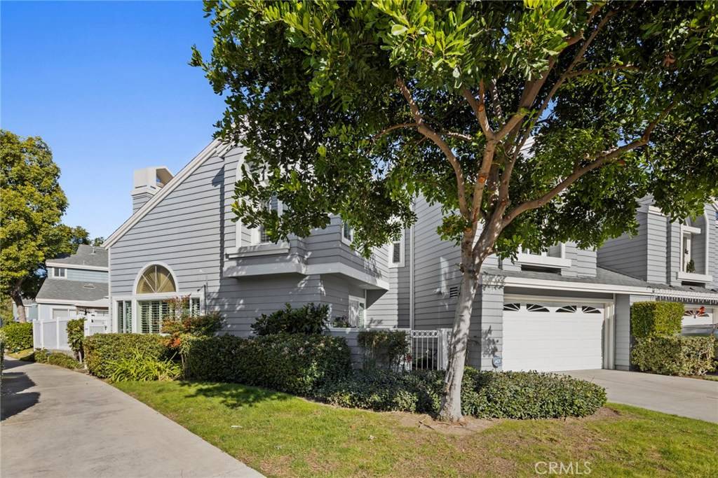 Aliso Viejo, CA 92656,17 Pepperwood