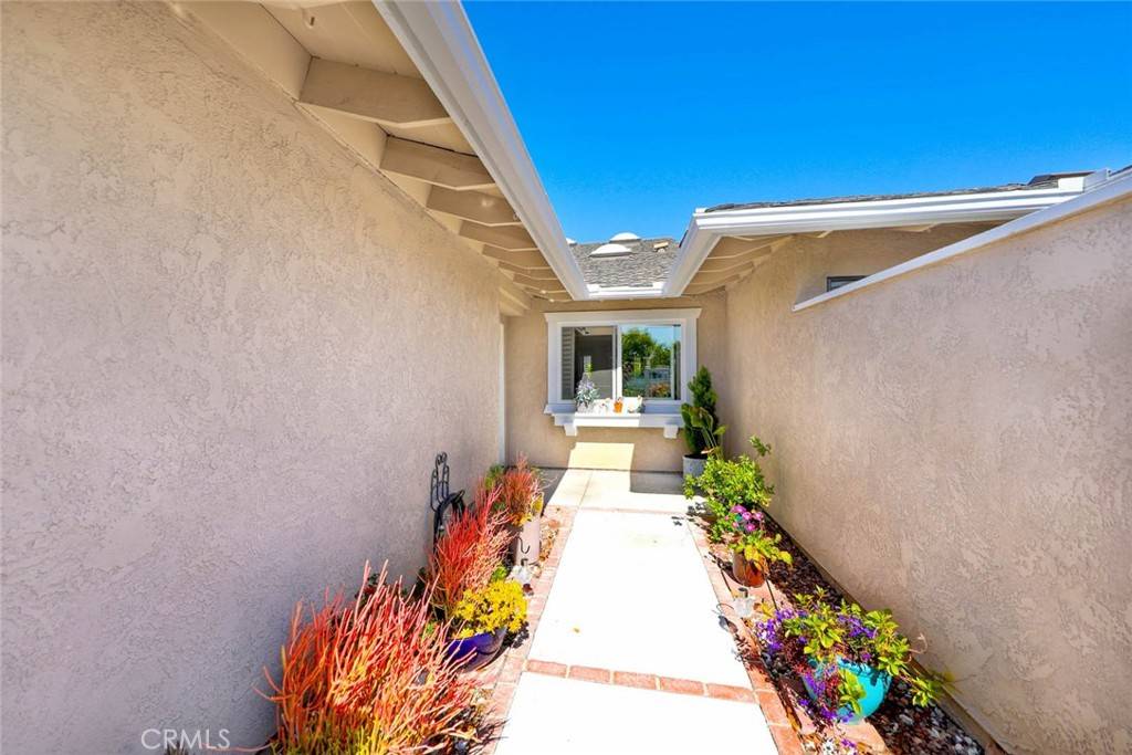 San Clemente, CA 92672,3383 Paseo Halcon