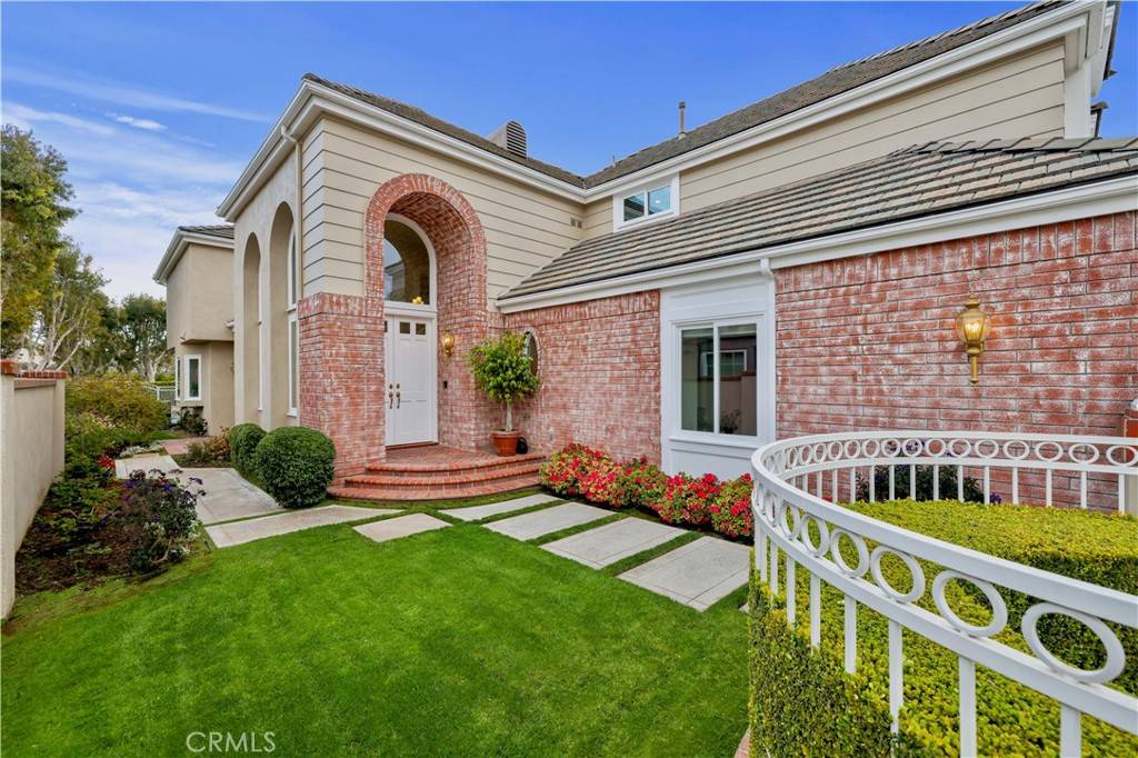 Huntington Beach, CA 92648,6172 Gleneagles CIR